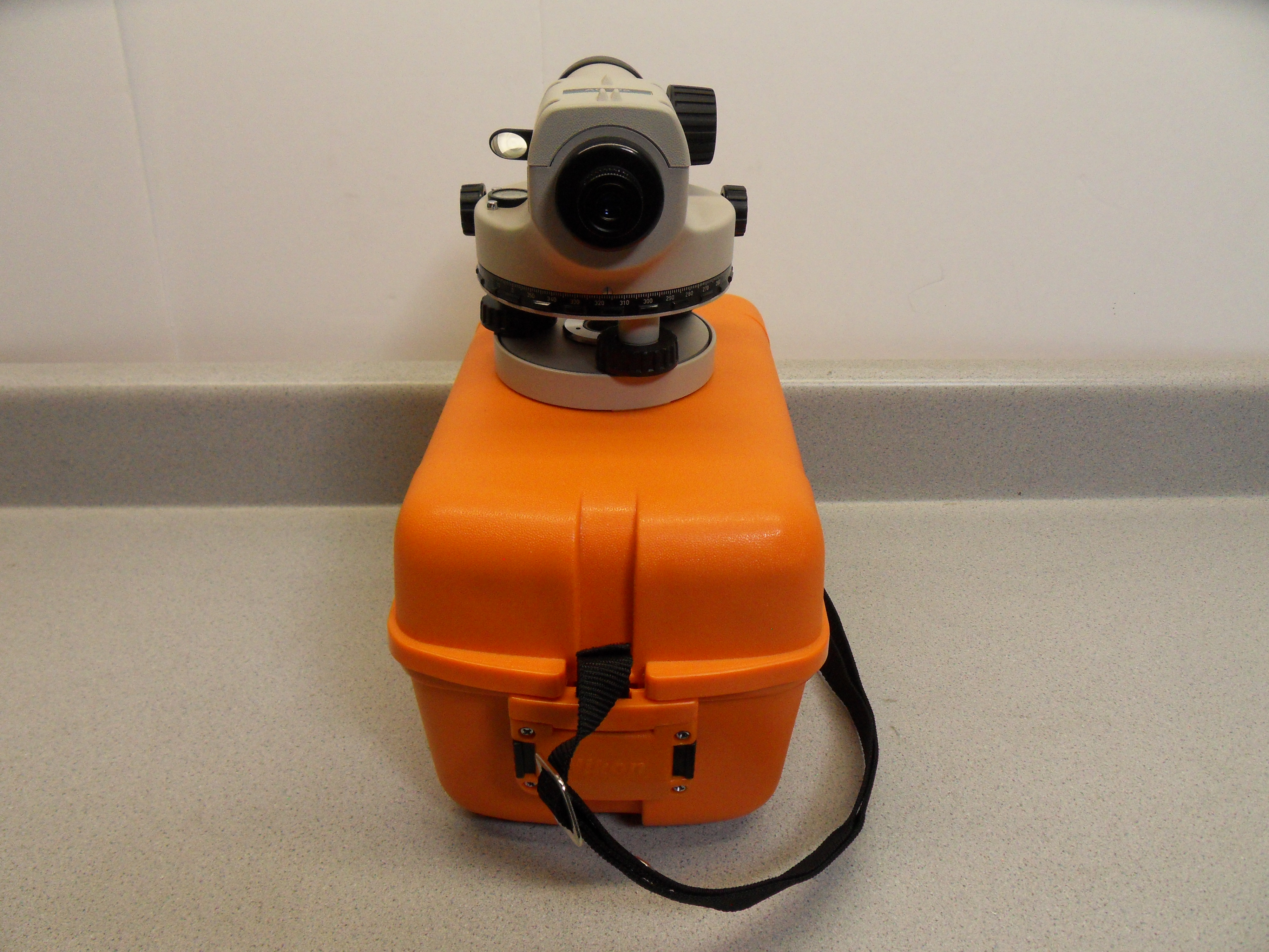 NIKON AC-2S 24X AUTOMATIC LEVEL W/ CIRCLE & STADIA HGA42210 | Laser